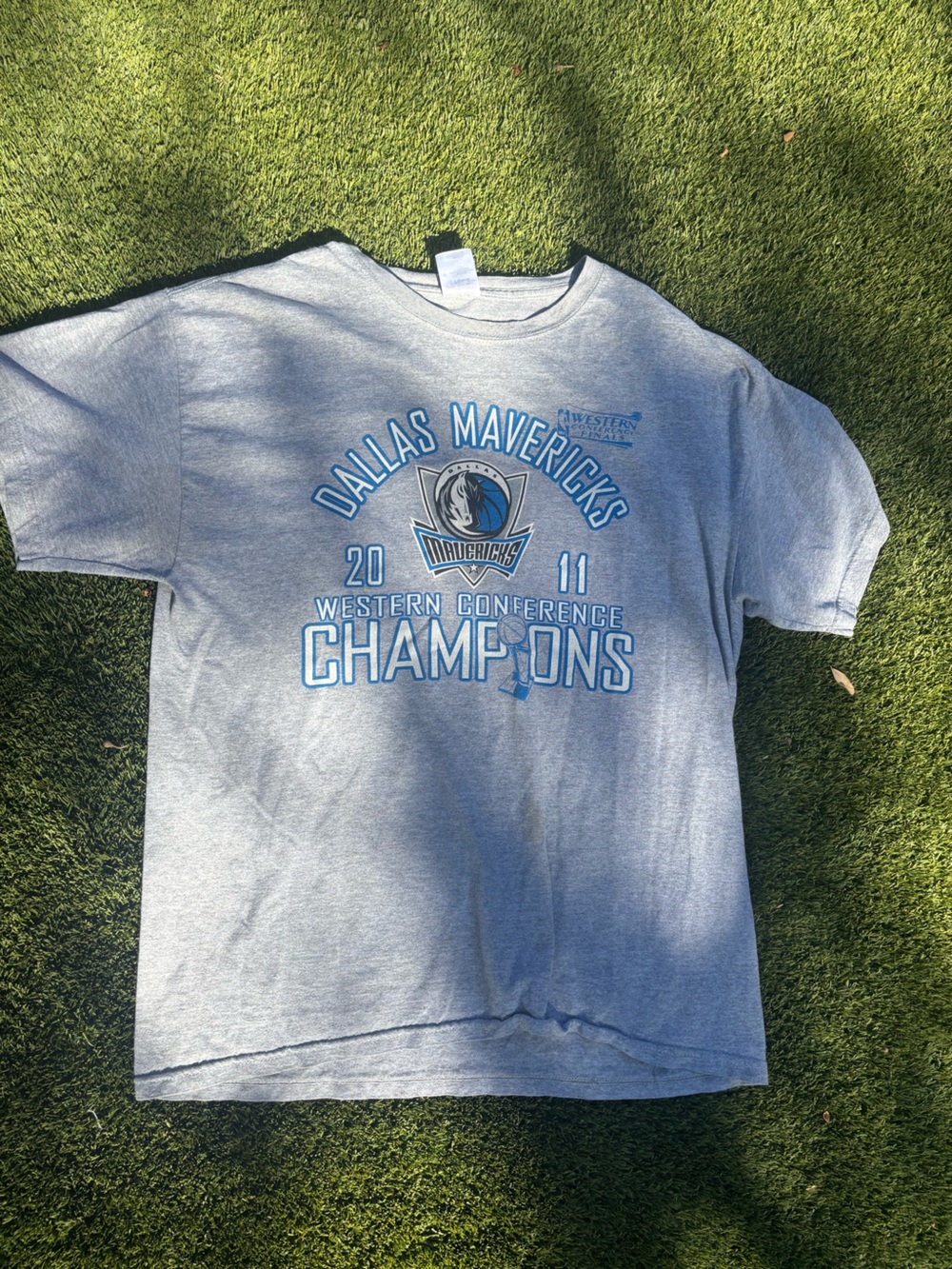 Gray & Blue Graphic Dallas Mavericks